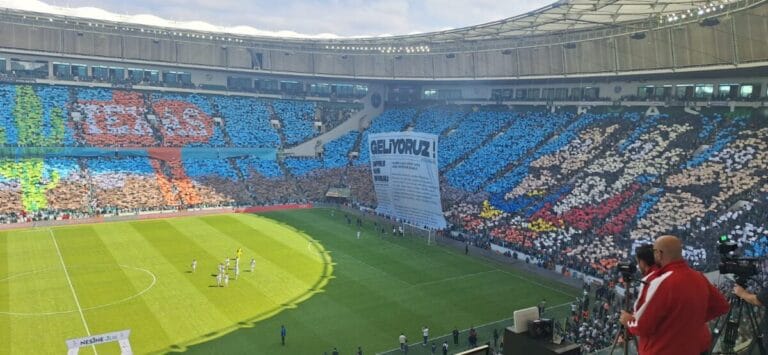 bursaspor-koreografi-teksas-geliyoruz-1-scaled