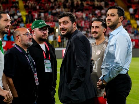 B. Petrolspor 1-2 Bursaspor